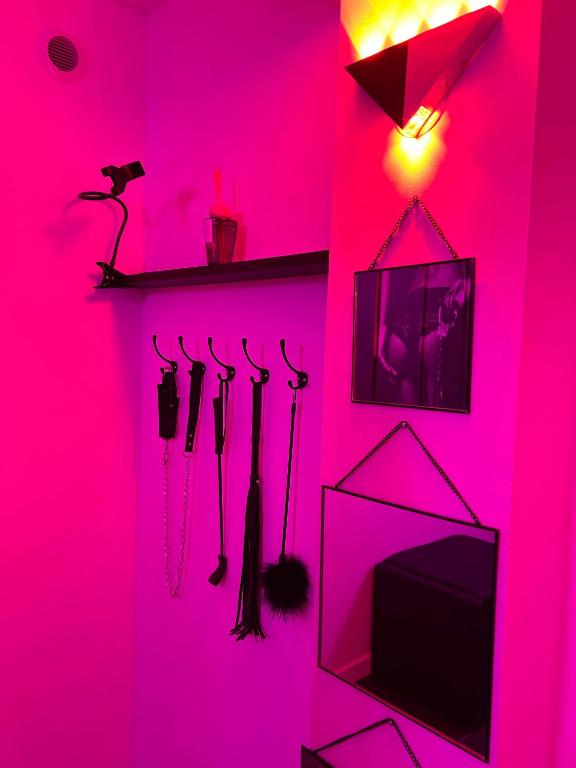 Love room: Aux plaisirs des sens jacuzzi privé - Barr3 de Love room: Aux plaisirs des sens jacuzzi privé