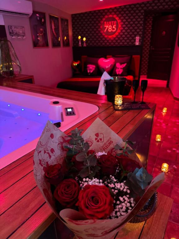 SUITE 785 Chambre Jacuzzi Sauna - Montauban12 de SUITE 785 Chambre Jacuzzi Sauna
