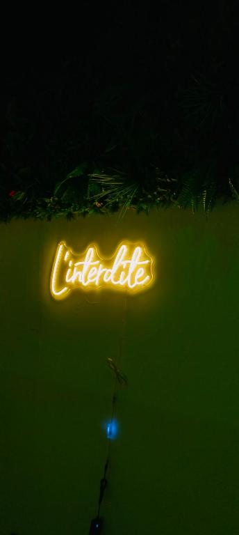 la love interdite chez love room Toulon - Toulon4 de la love interdite chez love room Toulon
