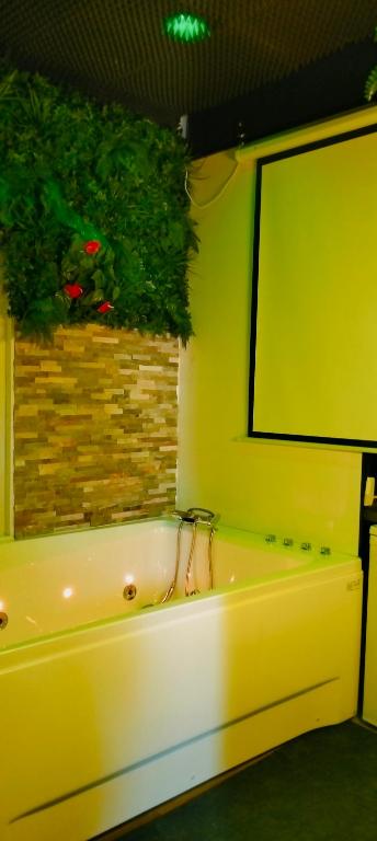 la love interdite chez love room Toulon - Toulon9 de la love interdite chez love room Toulon