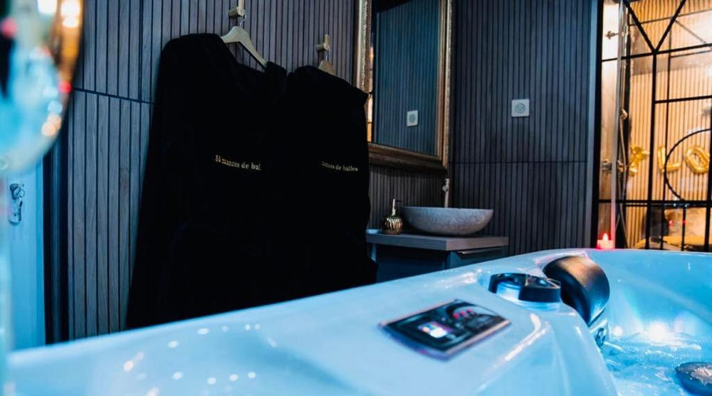Loveroom 50 nuances de bulles jacuzzi et sauna privatif - Lens9 de Loveroom 50 nuances de bulles jacuzzi et sauna privatif