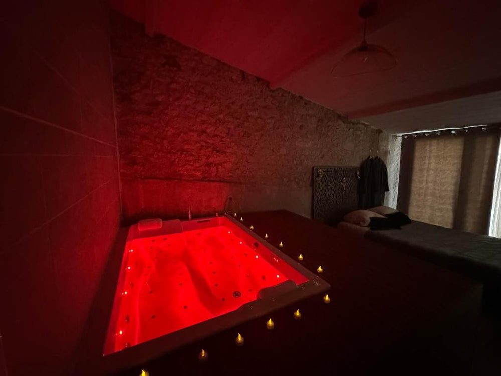 Caporizon-Lov'BNB-La seule Love House de Dordogne - Biras24 de Caporizon-Lov'BNB-La seule Love House de Dordogne