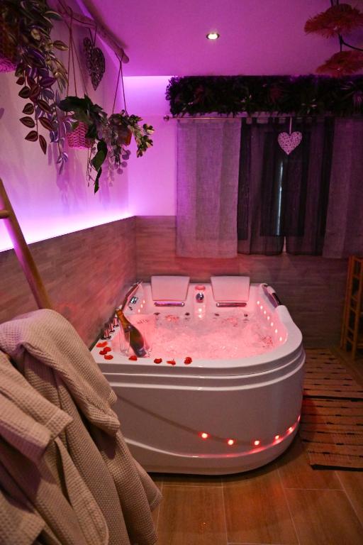 Love Room Luxe Près de la Mer - Fréjus29 de Love Room Luxe Près de la Mer