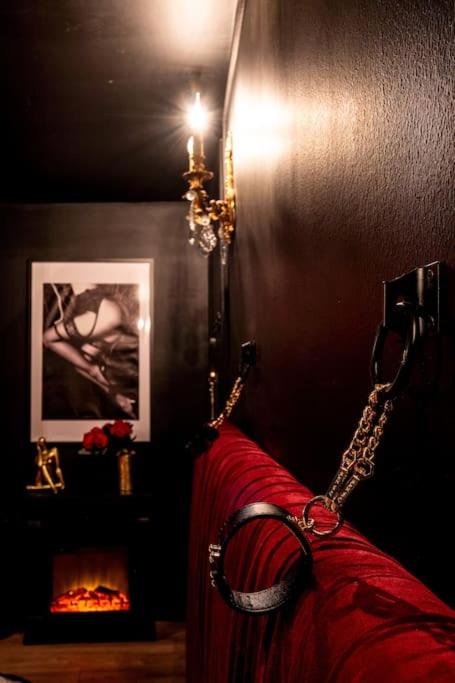 Le Boudoir Secret - Love Room avec Chambre Secrète - Le Luc4 de Le Boudoir Secret - Love Room avec Chambre Secrète