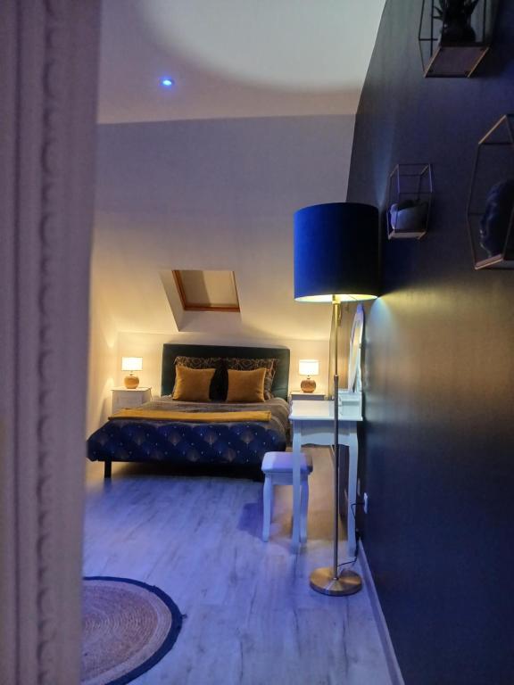 Love Room Une Pause à Deux - Jacuzzi - Chambre Secrète - Château-Landon6 de Love Room Une Pause à Deux - Jacuzzi - Chambre Secrète