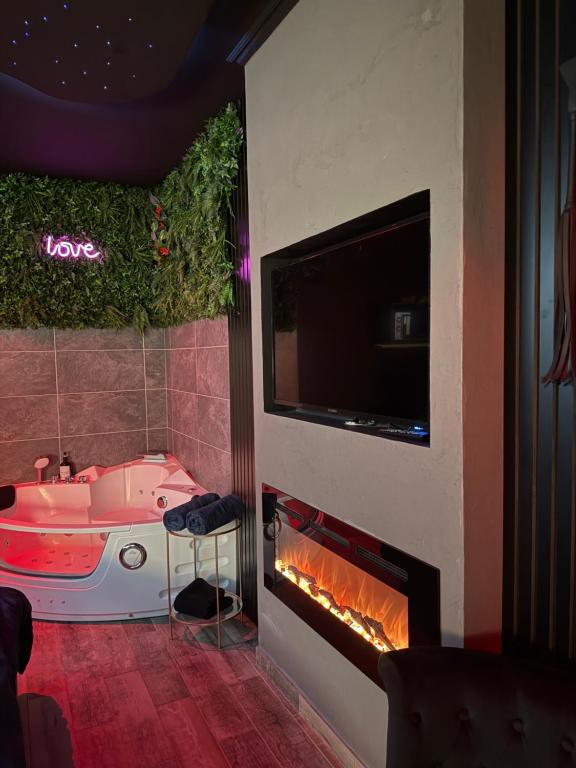 Loft, Studio and Love Rooms - Bourg-Saint-Christophe34 de Loft, Studio and Love Rooms