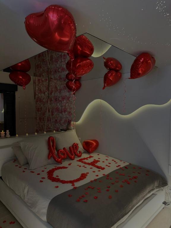 SPA PRIVATIF - LOVE ROOM LUXE - PROCHE DISNEY - Marles-en-Brie12 de SPA PRIVATIF - LOVE ROOM LUXE - PROCHE DISNEY