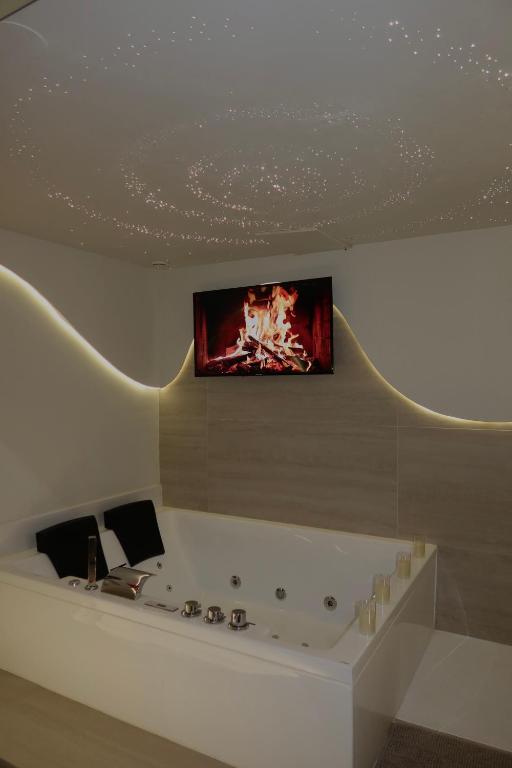 SPA PRIVATIF - LOVE ROOM LUXE - PROCHE DISNEY - Marles-en-Brie19 de SPA PRIVATIF - LOVE ROOM LUXE - PROCHE DISNEY
