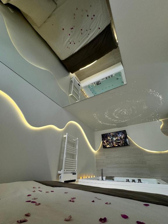 SPA PRIVATIF - LOVE ROOM LUXE - PROCHE DISNEY - Marles-en-Brie16 de SPA PRIVATIF - LOVE ROOM LUXE - PROCHE DISNEY