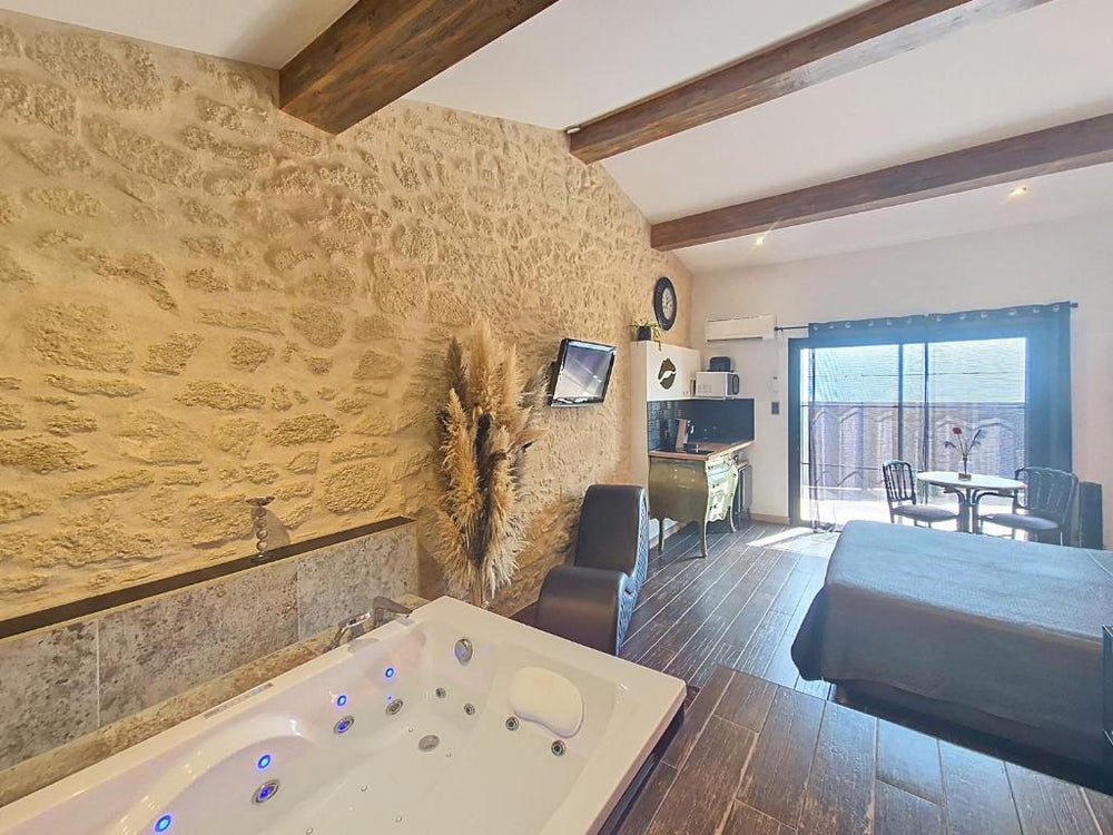 Le Lovy , Studio indépendant avec Jacuzzi - Cubnezais9 de Le Lovy , Studio indépendant avec Jacuzzi