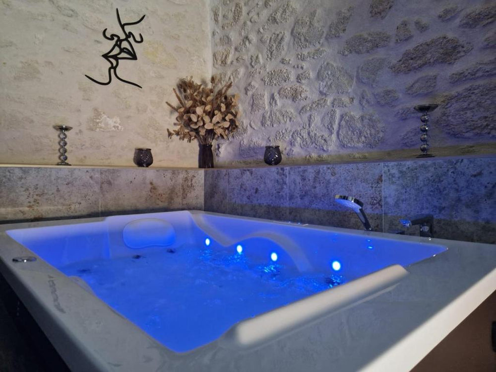 Le Lovy , Studio indépendant avec Jacuzzi - Cubnezais11 de Le Lovy , Studio indépendant avec Jacuzzi