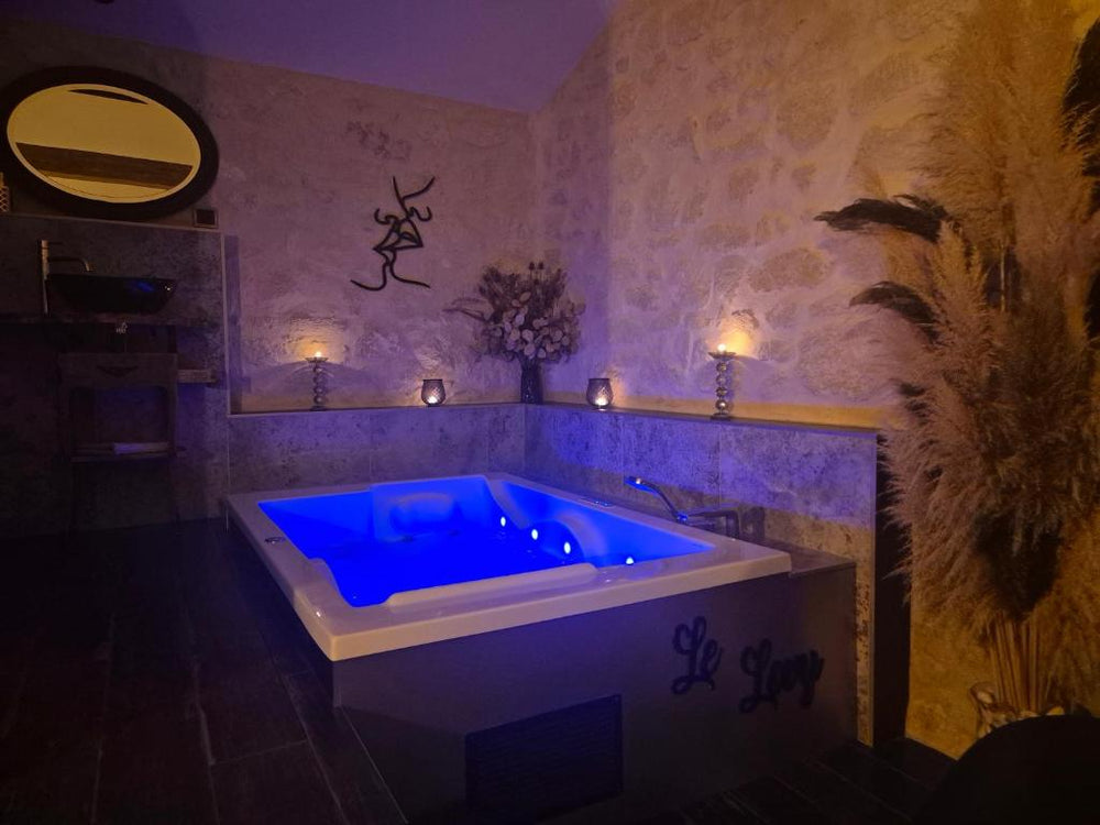 Le Lovy , Studio indépendant avec Jacuzzi - Cubnezais12 de Le Lovy , Studio indépendant avec Jacuzzi