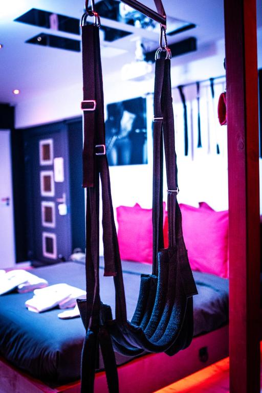 Loveroom Very Good Trip chambre avec jacuzzi privatif - Staple23 de Loveroom Very Good Trip chambre avec jacuzzi privatif