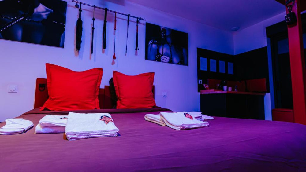 Loveroom Very Good Trip chambre avec jacuzzi privatif - Staple22 de Loveroom Very Good Trip chambre avec jacuzzi privatif