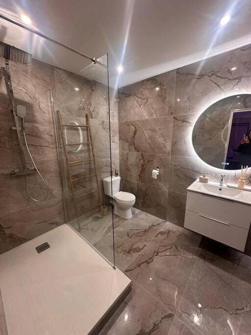La Suite Bali Jacuzzi,Sauna,Netflix,Disney5 de La Suite Bali Jacuzzi,Sauna,Netflix,Disney