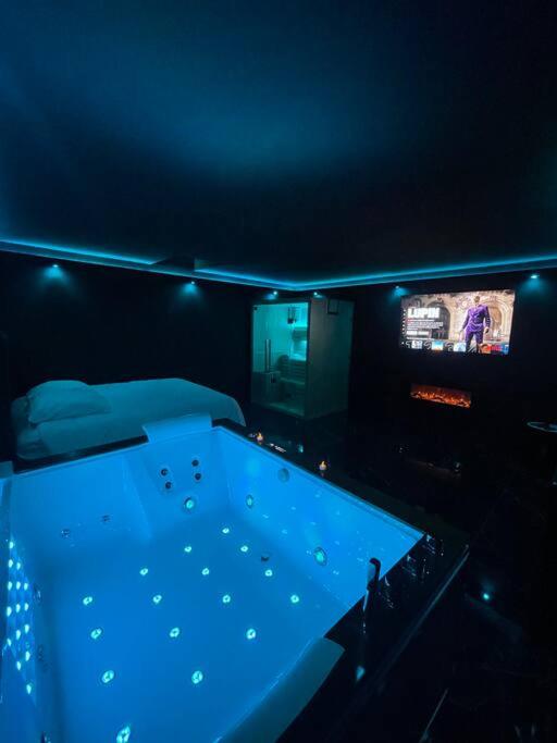 La Suite Prestige Jacuzzi,Sauna,Netflix,Disney1 de La Suite Prestige Jacuzzi,Sauna,Netflix,Disney