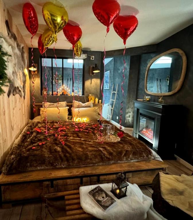 Le chalet romantique, SPA, Écran cinéma, Lit king size, day use, 10 min centre3 de Le chalet romantique, SPA, Écran cinéma, Lit king size, day use, 10 min centre