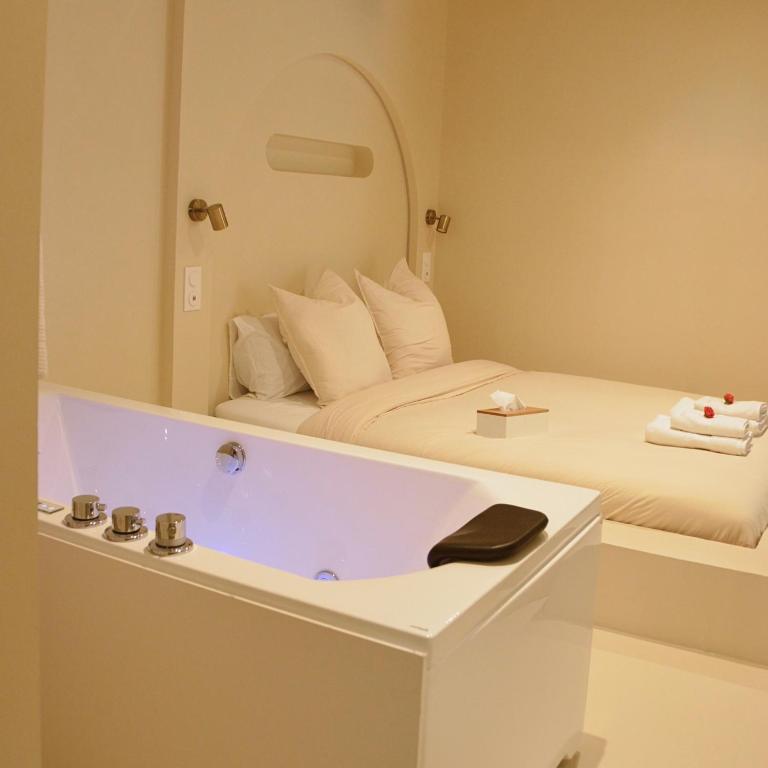 Casa Cinta - Sanctuaire Balinais avec Baignoire Balnéo et Cinéma Privé1 de Casa Cinta - Sanctuaire Balinais avec Baignoire Balnéo et Cinéma Privé