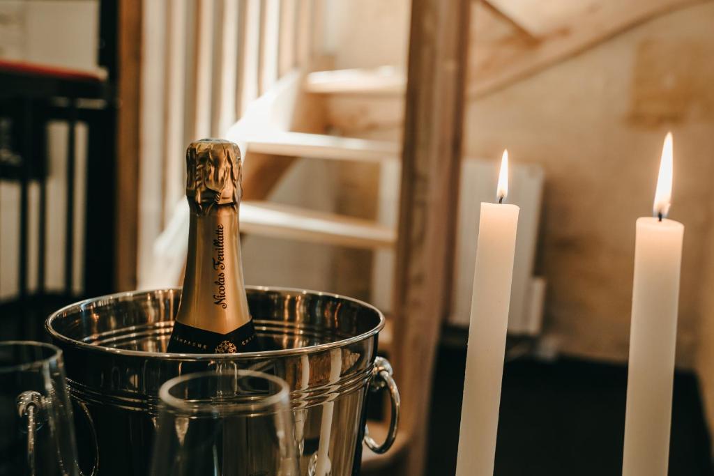 LOVE ROOM Bordeaux Playroom avec salle de jeux pour adultes et lit à eau chauffant - Bordeaux