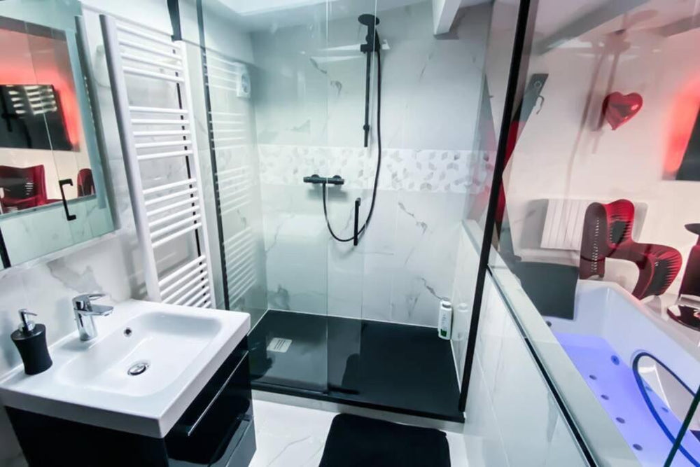SECRET SUITE "Mr Grey" - Jacuzzi privatif - Gare RER C - Proche Paris - Brétigny-sur-Orge18 de SECRET SUITE "Mr Grey" - Jacuzzi privatif - Gare RER C - Proche Paris
