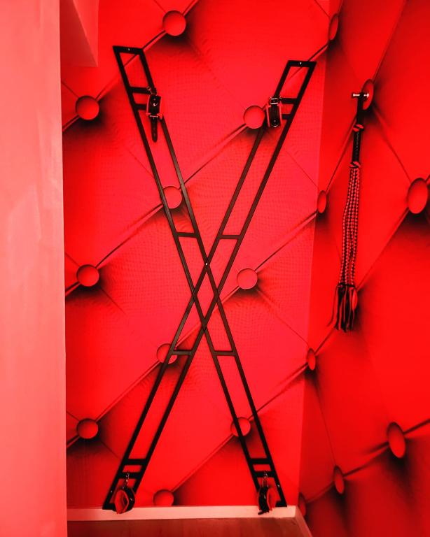 Redroom Loveroom Chambre Spa privative Insolite Thème 50 nuances de grey - Douchy-les-Mines18 de Redroom Loveroom Chambre Spa privative Insolite Thème 50 nuances de grey
