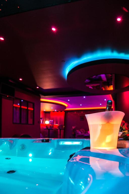 L'Insolite Spa Privatif ''Suite Luxueuse-Jacuzzi" - Toulouse27 de L'Insolite Spa Privatif ''Suite Luxueuse-Jacuzzi"
