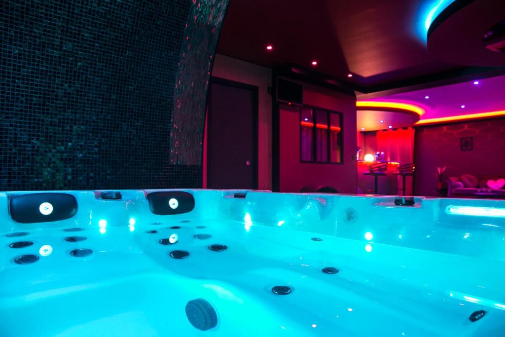 L'Insolite Spa Privatif ''Suite Luxueuse-Jacuzzi" - Toulouse