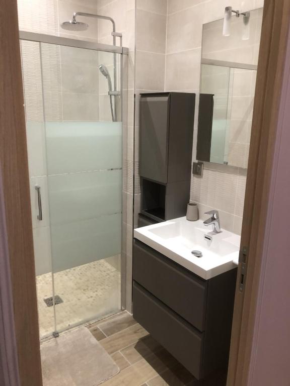 L EDEN et sa love room avec balnéothérapie - Maisons-Alfort13 de L EDEN et sa love room avec balnéothérapie
