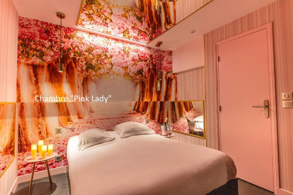 Love Hôtel avec nuit insolite au Dandy et Jacuzzi privatisé - Paris8 de Love Hôtel avec nuit insolite au Dandy et Jacuzzi privatisé
