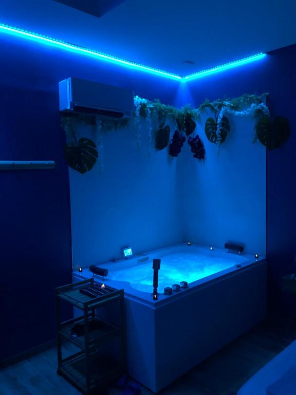 L EDEN et sa love room avec balnéothérapie - Maisons-Alfort7 de L EDEN et sa love room avec balnéothérapie
