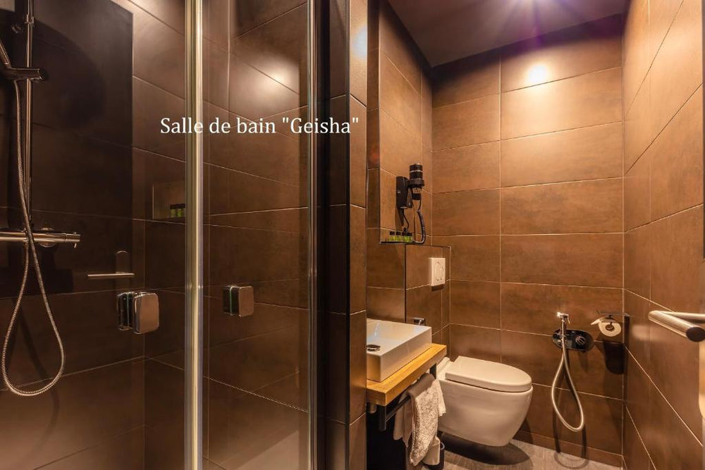 Love Hôtel avec nuit insolite au Dandy et Jacuzzi privatisé - Paris27 de Love Hôtel avec nuit insolite au Dandy et Jacuzzi privatisé

