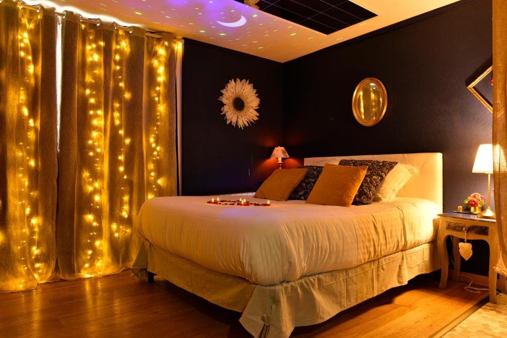 La Duchesse - Loveroom Moonlove Place Stanislas - NancyLa Duchesse - Loveroom Moonlove Place Stanislas
