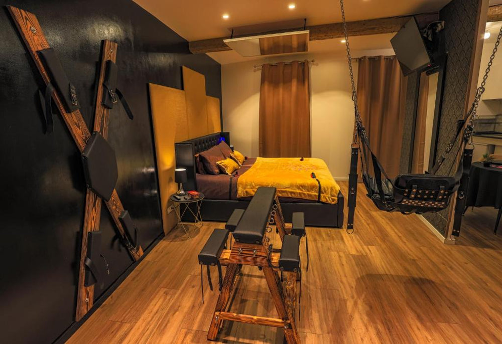 La loveroom bdsm grassoise "La chambre des désirs" - Grasse18 de La loveroom bdsm grassoise "La chambre des désirs"
