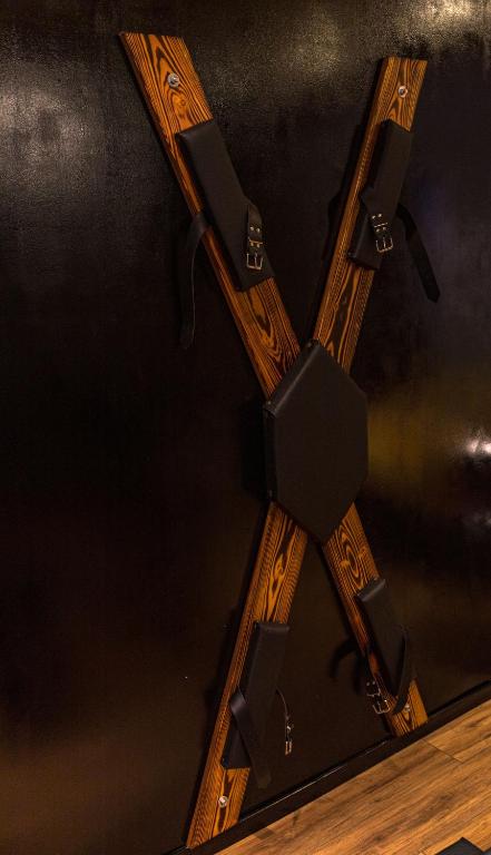 La loveroom bdsm grassoise "La chambre des désirs" - Grasse13 de La loveroom bdsm grassoise "La chambre des désirs"
