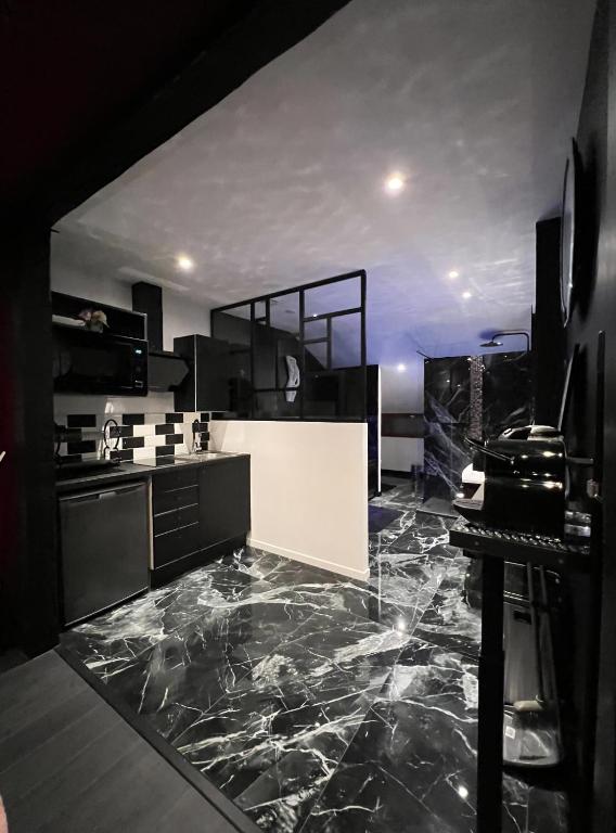 PARENTHESE LOVE - Amour & Tentation Suite Balnéo SPA Proche Orly-Paris - La Ville-du-Bois7 de PARENTHESE LOVE - Amour & Tentation Suite Balnéo SPA Proche Orly-Paris
