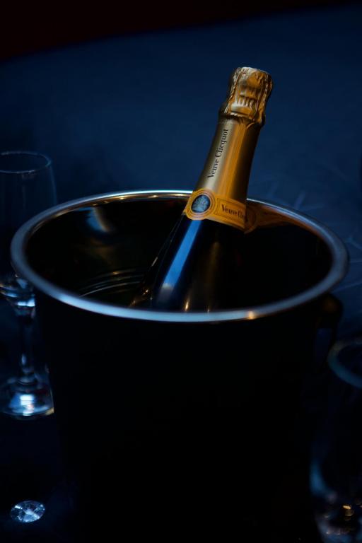 PARENTHESE LOVE - Amour & Tentation Suite Balnéo SPA Proche Orly-Paris - La Ville-du-Bois14 de PARENTHESE LOVE - Amour & Tentation Suite Balnéo SPA Proche Orly-Paris
