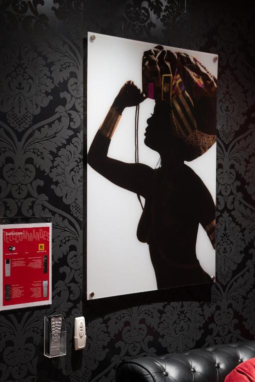 Capsule Secret - Jacuzzi - Netflix & Home cinéma - Jeux de couple - Barre de pole dance - Valenciennes20 de Capsule Secret - Jacuzzi - Netflix & Home cinéma - Jeux de couple - Barre de pole dance
