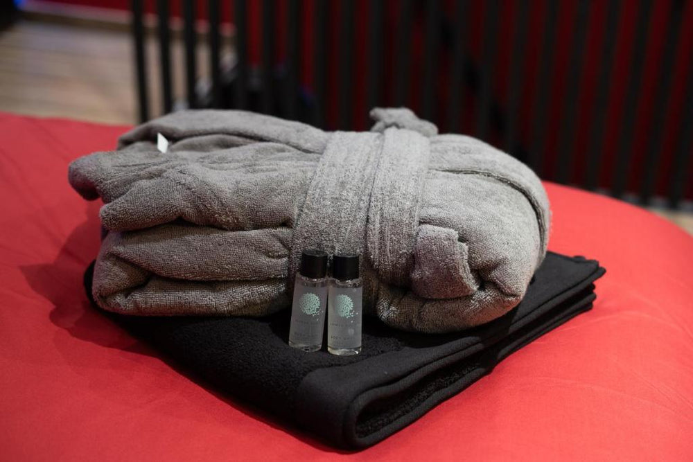 Capsule Secret - Jacuzzi - Netflix & Home cinéma - Jeux de couple - Barre de pole dance - Valenciennes10 de Capsule Secret - Jacuzzi - Netflix & Home cinéma - Jeux de couple - Barre de pole dance
