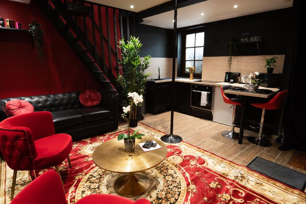 Capsule Secret - Jacuzzi - Netflix & Home cinéma - Jeux de couple - Barre de pole dance - Valenciennes38 de Capsule Secret - Jacuzzi - Netflix & Home cinéma - Jeux de couple - Barre de pole dance
