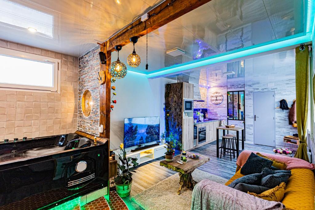 Le Néflier Dijon - appart balnéo - SPA romantique pour 2 - DijonLe Néflier Dijon - appart balnéo - SPA romantique pour 2
