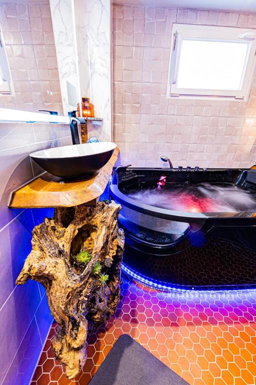 Le Néflier Dijon - appart balnéo - SPA romantique pour 2 - Dijon38 de Le Néflier Dijon - appart balnéo - SPA romantique pour 2
