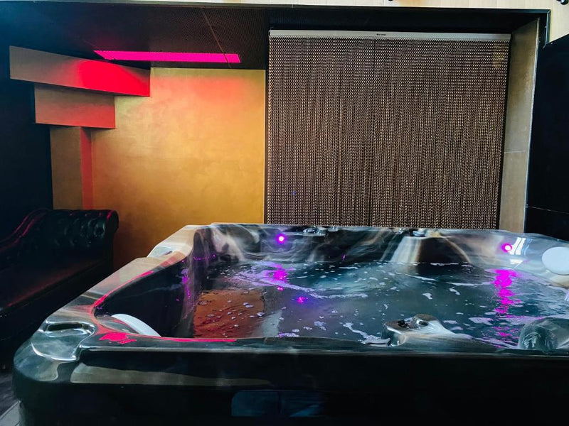 Mieuxqualhotel jacuzzi privatif Love room - Bordeaux3 de Mieuxqualhotel jacuzzi privatif Love room
