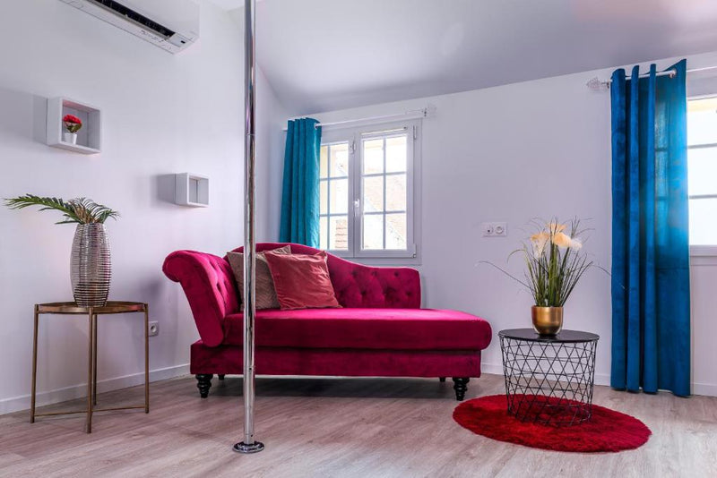 Suite L'echappee - Maison romantique - SPA & Sauna Privatif- Pole Dance - Lit rond avec miroir au plafond - Pézarches1 de Suite L'echappee - Maison romantique - SPA & Sauna Privatif- Pole Dance - Lit rond avec miroir au plafond
