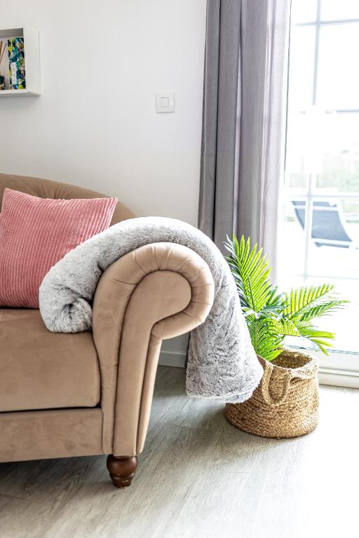 Suite L'echappee - Maison romantique - SPA & Sauna Privatif- Pole Dance - Lit rond avec miroir au plafond - Pézarches33 de Suite L'echappee - Maison romantique - SPA & Sauna Privatif- Pole Dance - Lit rond avec miroir au plafond
