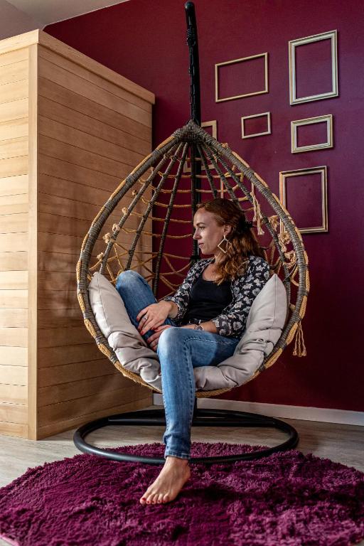 Suite L'echappee - Maison romantique - SPA & Sauna Privatif- Pole Dance - Lit rond avec miroir au plafond - Pézarches15 de Suite L'echappee - Maison romantique - SPA & Sauna Privatif- Pole Dance - Lit rond avec miroir au plafond
