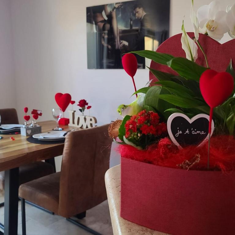 Loveroom La Garçonn'Hyères - Hyères22 de Loveroom La Garçonn'Hyères
