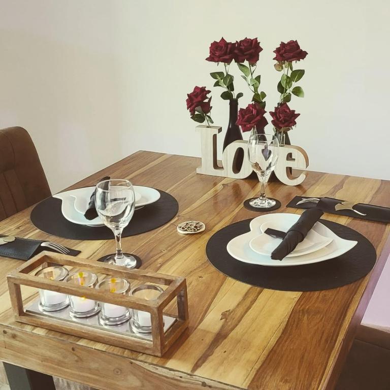 Loveroom La Garçonn'Hyères - Hyères25 de Loveroom La Garçonn'Hyères
