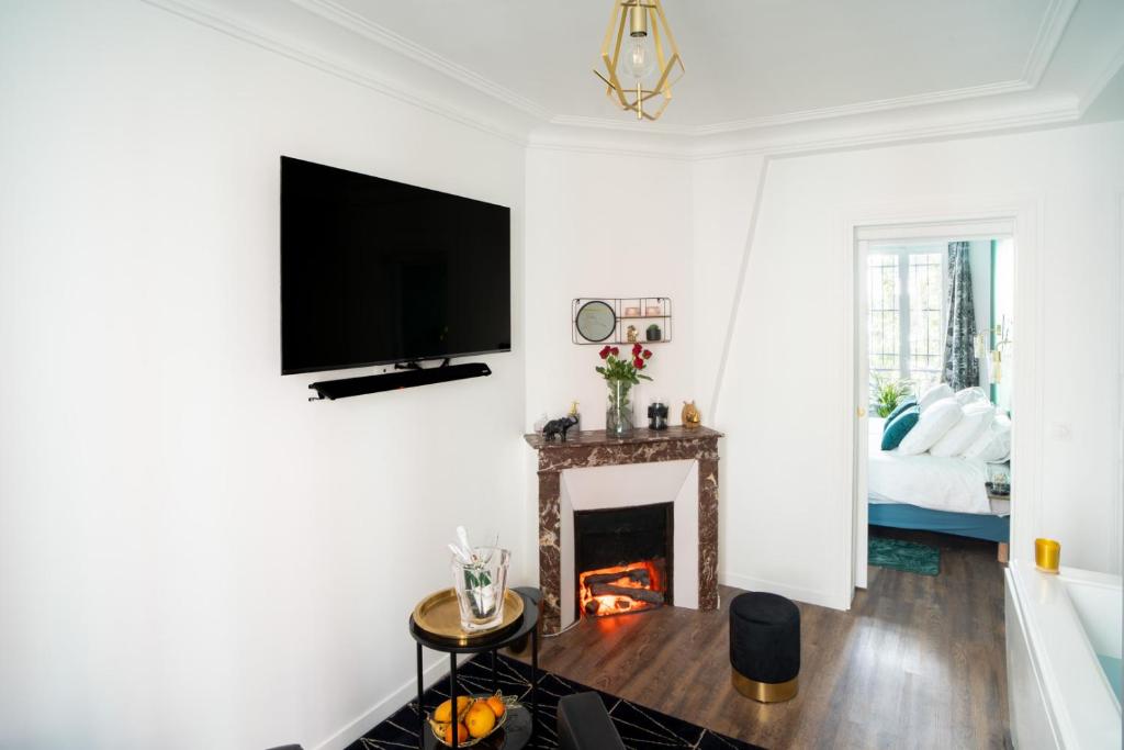 Suite L'éclipse Paris, logement avec jacuzzi, à 10 minutes des Champs Elysées - Levallois-Perret