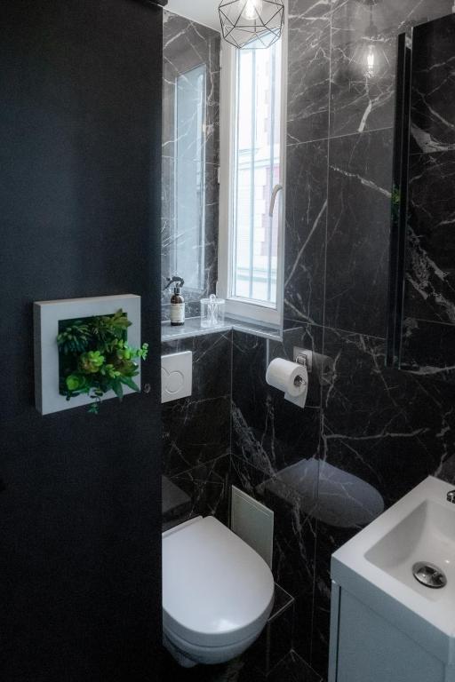 Suite L'éclipse Paris, logement avec jacuzzi, à 10 minutes des Champs Elysées - Levallois-Perret8 de Suite L'éclipse Paris, logement avec jacuzzi, à 10 minutes des Champs Elysées
