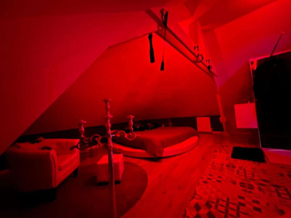 Redroom Loveroom Chambre Spa privative Insolite Thème 50 nuances de grey - Douchy-les-Mines6 de Redroom Loveroom Chambre Spa privative Insolite Thème 50 nuances de grey
